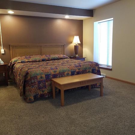 Amber'S Inn And Suites Wisconsin Dells Room photo