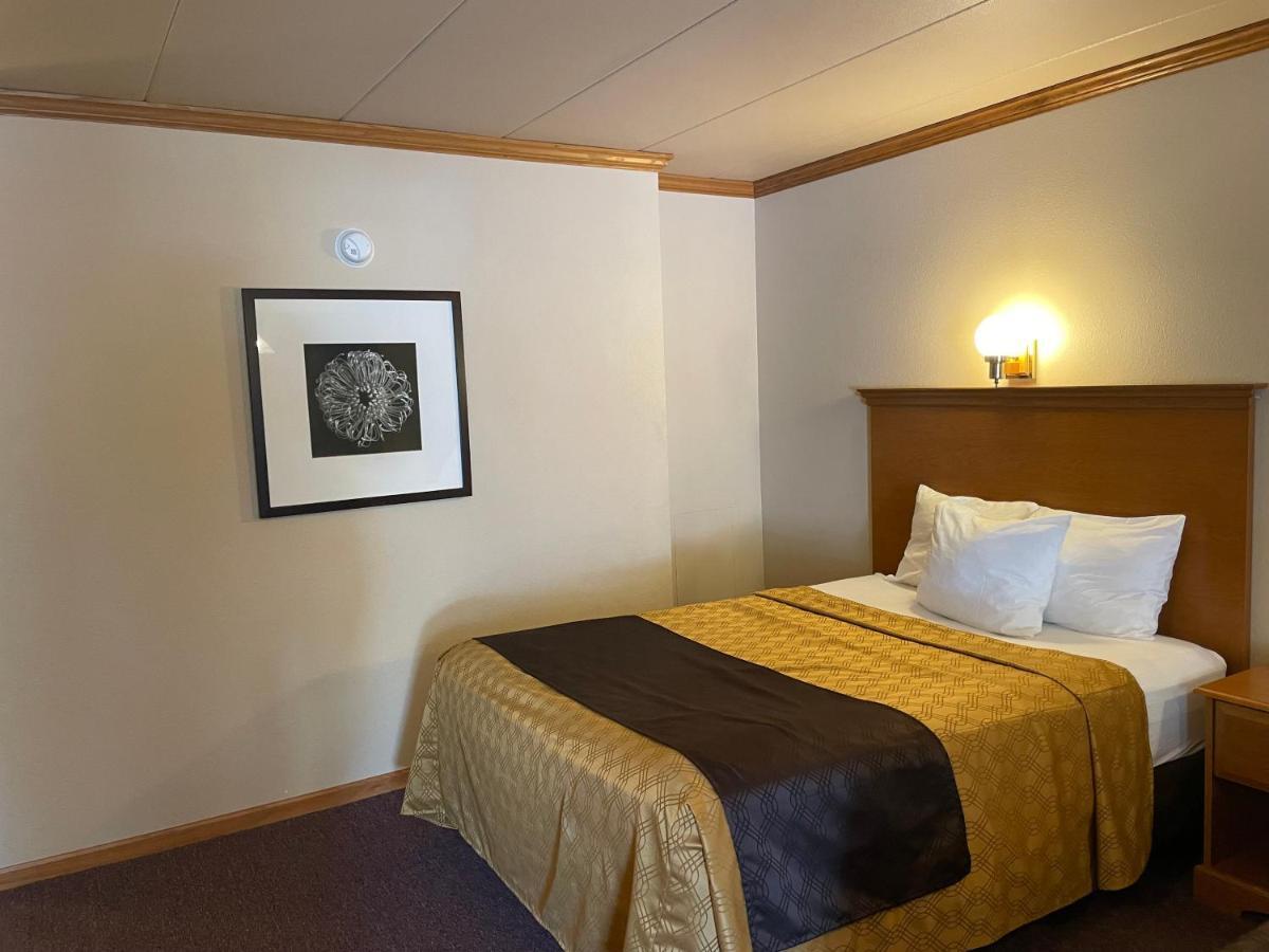 Amber'S Inn And Suites Wisconsin Dells Exterior photo