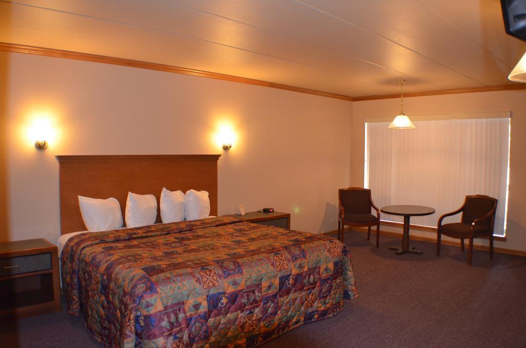Amber'S Inn And Suites Wisconsin Dells Room photo