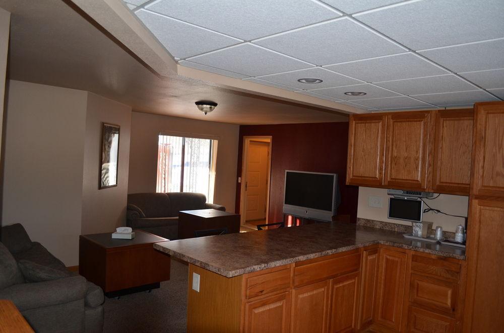 Amber'S Inn And Suites Wisconsin Dells Exterior photo