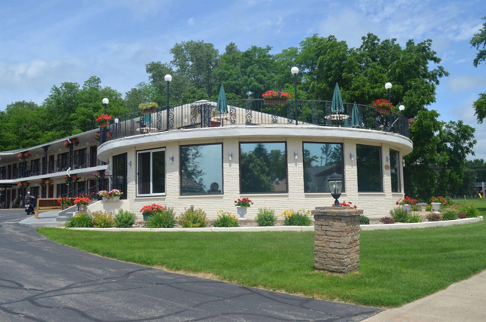 Amber'S Inn And Suites Wisconsin Dells Exterior photo